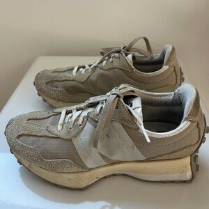 Women's New Balance 327 - Grey/White Size 7